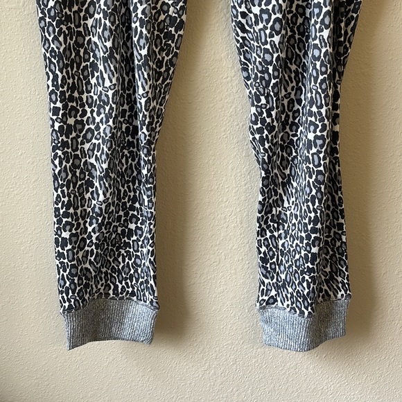 NWT Splendid Gray Leopard Hacci Pullover Jogger Pajama Set Size X-Large - Picture 9 of 14
